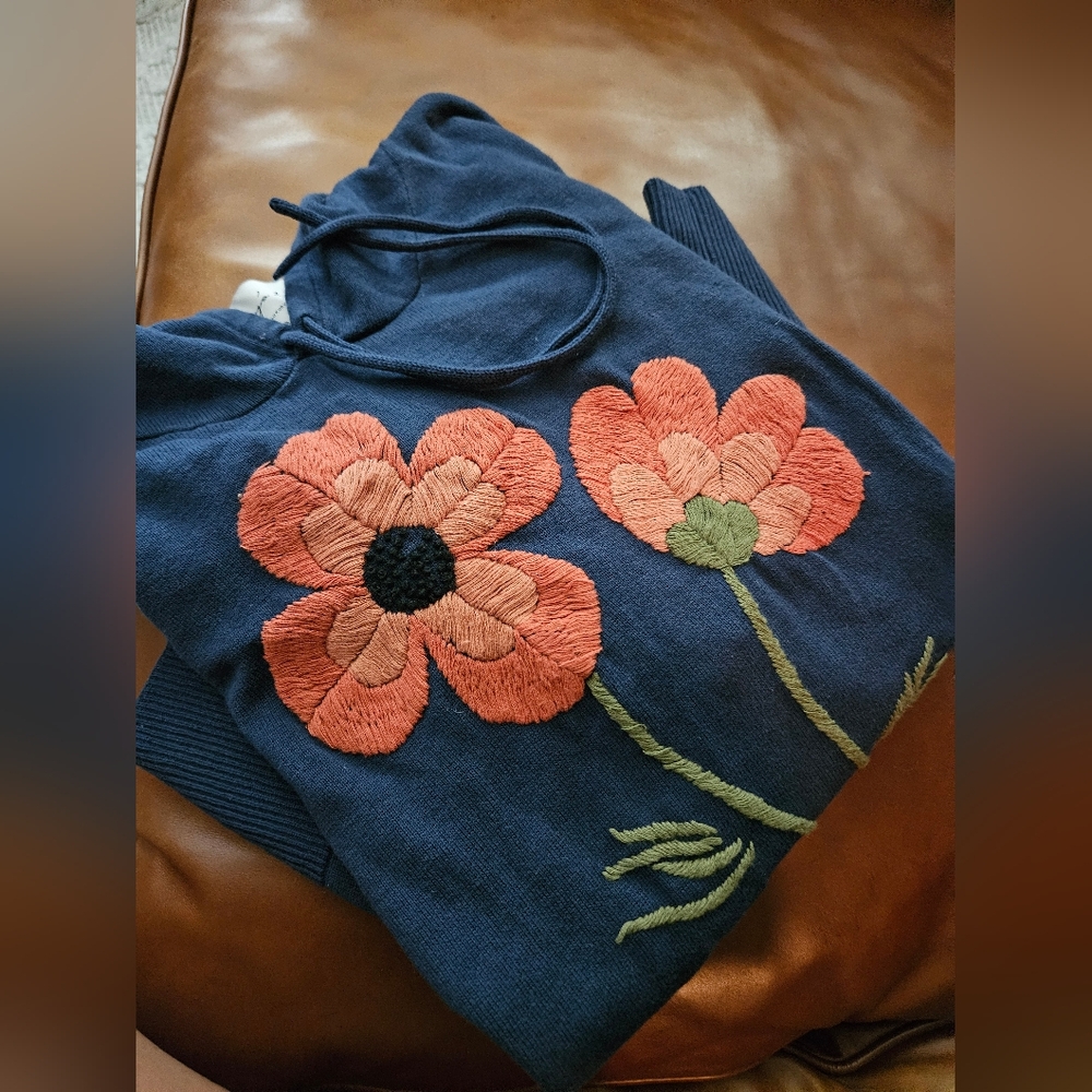 evy’s tree hoodie the Naomi Size Small